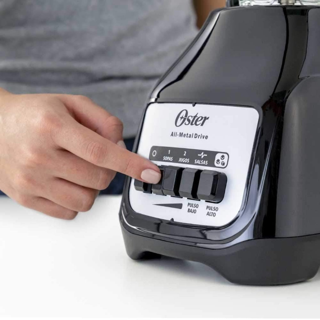 Oster Licuadora Clásica Frasco Vidrio 1.5L, BLSTKAG